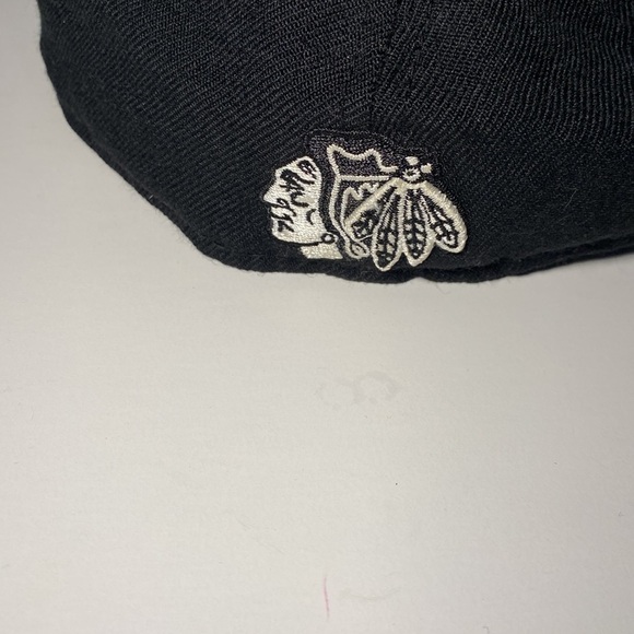 Blackhawks hockey hat cap 100% wool embroidered NEW Era side hit 61.5 cm - Picture 4 of 8